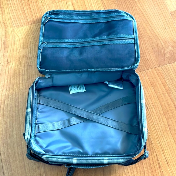 New in bag, Thirty-One Get Creative Crossbody in “Windowpane Plaid” print - Picture 2 of 4